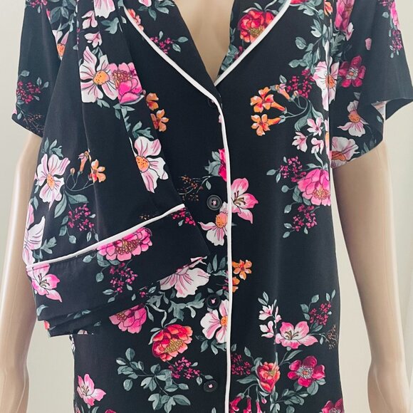 Room Service  Women's 2 Piece Pajama Set  Top & Crop Pants Multicolor Size  XL - Picture 2 of 5